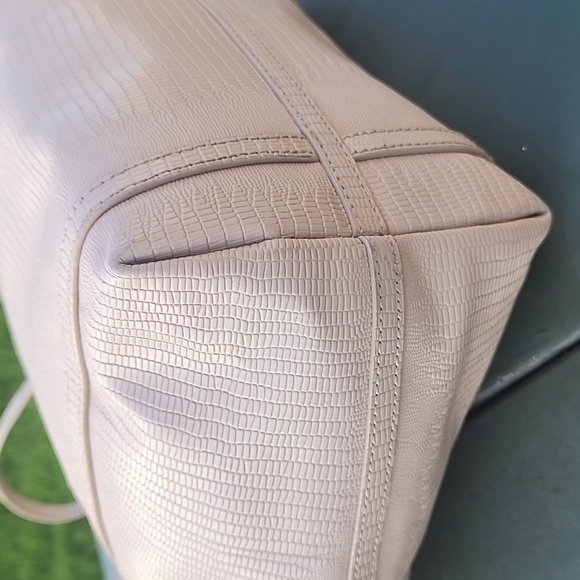 DKNY Croc Embossed Cream Leather Tote Bag with Tag - Picture 7 of 13